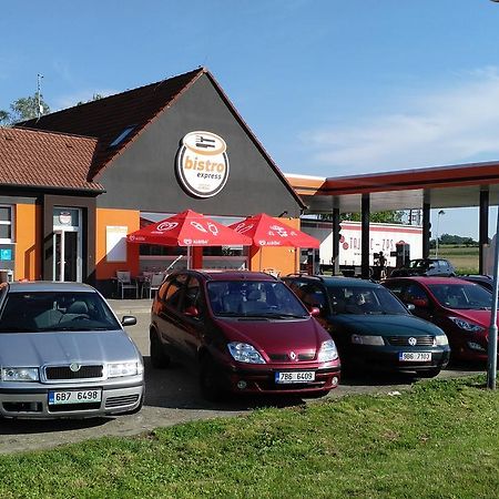 Bed & Parking Eurobit Bed and Breakfast Hrusky  Εξωτερικό φωτογραφία