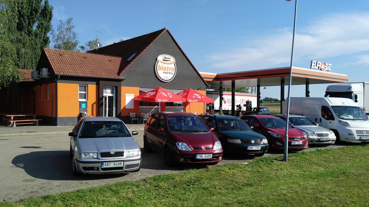 Bed & Parking Eurobit Bed and Breakfast Hrusky  Εξωτερικό φωτογραφία