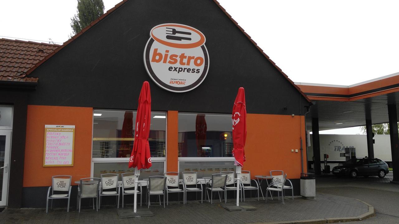 Bed & Parking Eurobit Bed and Breakfast Hrusky  Εξωτερικό φωτογραφία