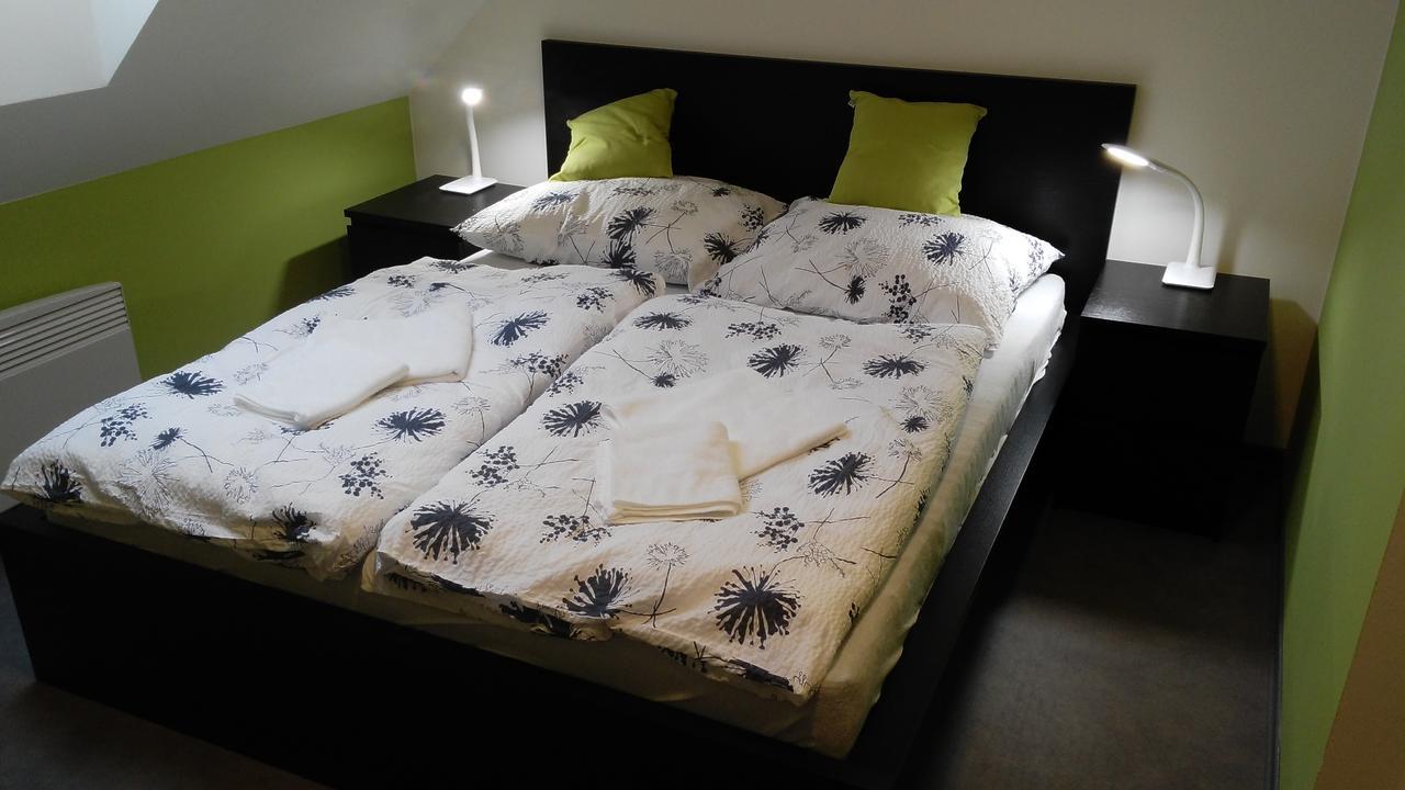 Bed & Parking Eurobit Bed and Breakfast Hrusky  Εξωτερικό φωτογραφία
